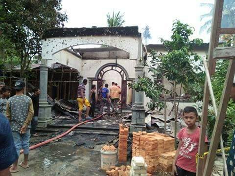 Sebuah Rumah Warga Kepenuhan Timur, Rohul Terbakar